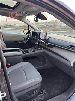 تۆیۆتا سیانا